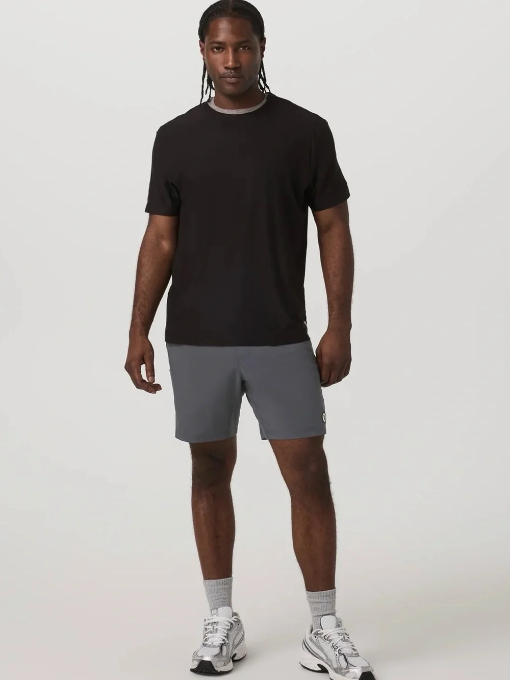 EUC Vuori Men’s Kore Shorts 7” Lined Charcoal XL V302